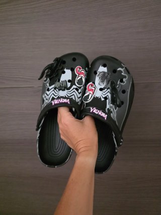 Crocs Venom Talla 42-43 (27cm) Nuevas