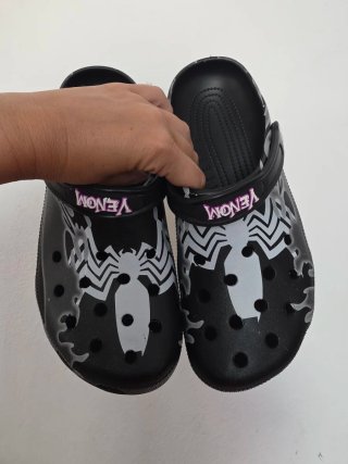 Crocs Venom Talla 42-43 (27cm) Nuevas