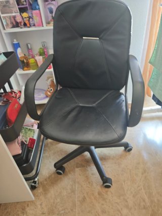 Silla de oficina ergonómica negra