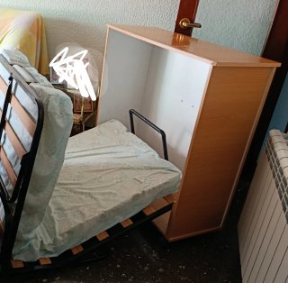 Mueble de madera, simulación de cajones y puertas