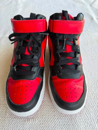 Zapatillas Nike 36,5 rojo y negro
