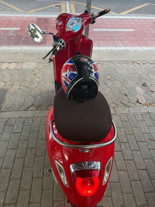 Vespa 125 Primavera Roja