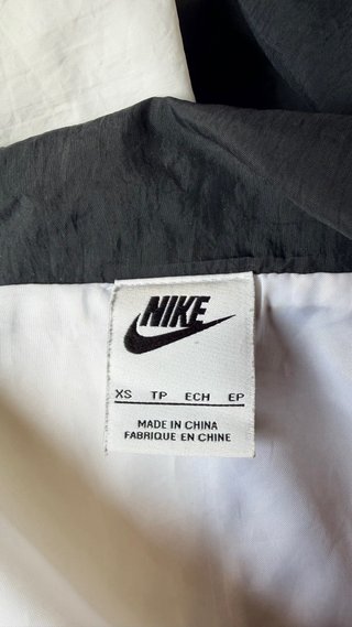 Chaqueta Nike Blanca y Negra