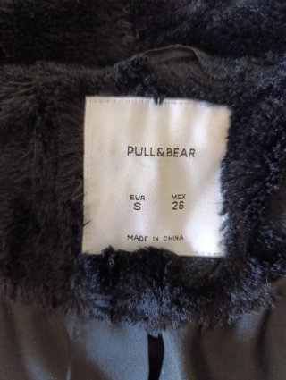 Cazadora pelo Pull&Bear negra Talla XS