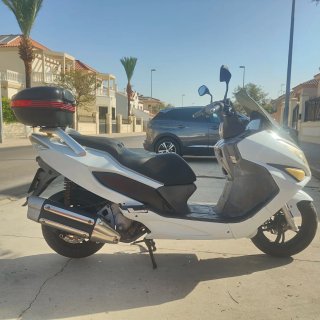 Moto ideal para ciudad.