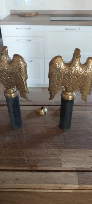 Águila de bronce decorativa