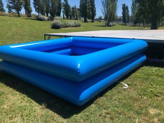 Piscina hinchable azul
