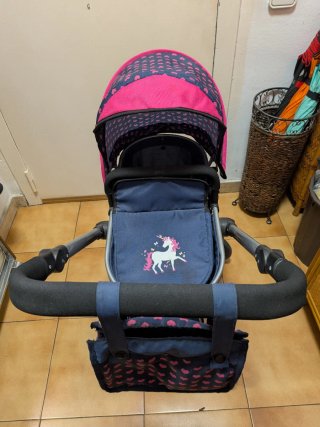 Cuna y cochecito para muñecas