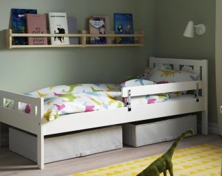 Cama infantil blanca con diseño de ovejas