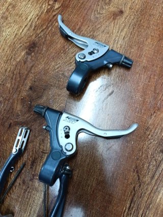 Shimano M570 V-Brake Frenos y Manetas