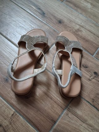 Quattro paia sandali donna misura trentotto