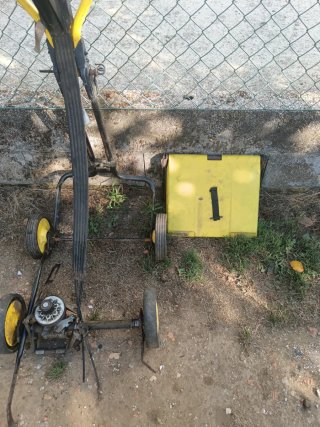 Ricambio tosaerba giallo e nero