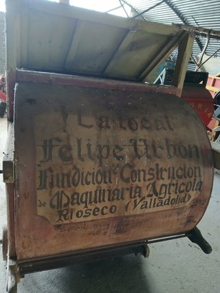 Máquina antigua para limpiar cereal