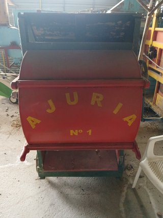 Máquina antigua para limpiar cereal