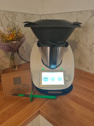 Thermomix TM6 con accesorio pelador