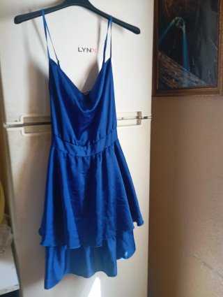 Vestido azul con volantes