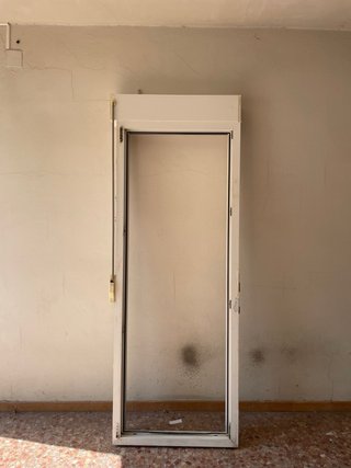 Ventana de aluminio blanca