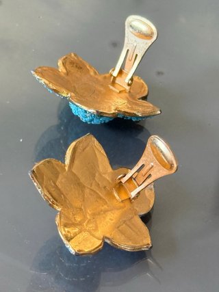 Orecchini clip fiore azzurro grandi