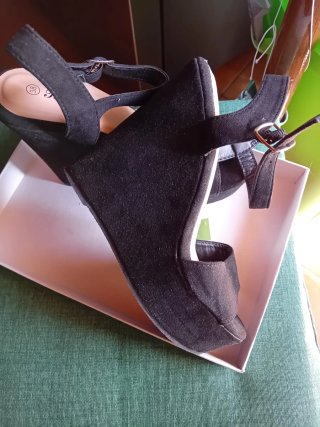 Sandali neri con zeppa donna Tg. 38