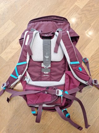Mochila senderismo Quechua 28L lila