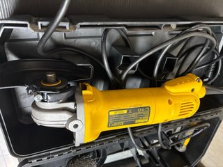 Amoladora DEWALT 900W Seminueva + Maletín y Acceso
