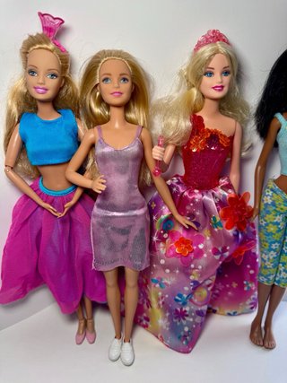 Lote 4 Barbies Princesa Alexa, Fashionista...