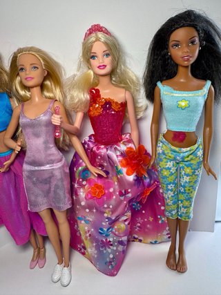 Lote 4 Barbies Princesa Alexa, Fashionista...