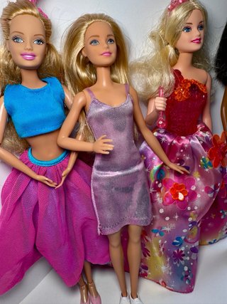 Lote 4 Barbies Princesa Alexa, Fashionista...