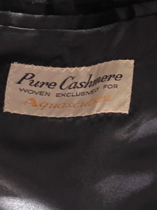 Elegante abrigo de lana negro