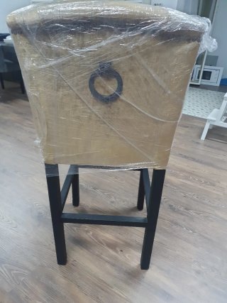 Taburetes de interior beige y negro