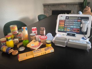 Caja registradora, accesorios y heladería
