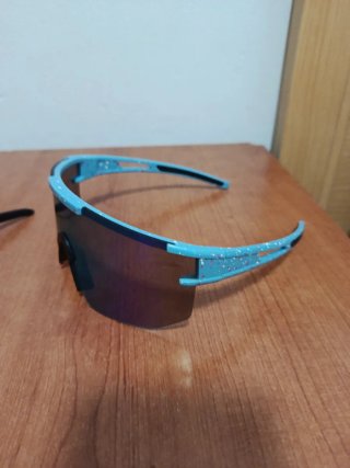 Gafas de sol deportivas multicolor 10€ la unidad