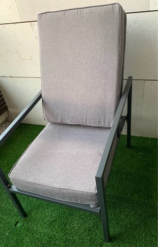 Tumbona gris con reposapiés. Nuevo a estrenar
