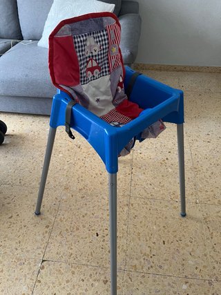 Trona para bebé azul con cojín estampado