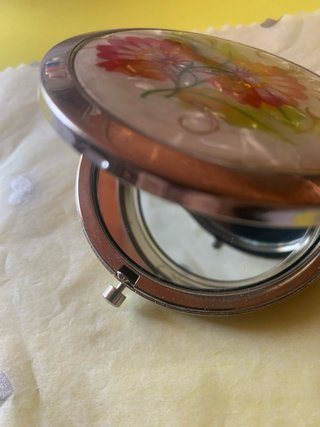 Specchietto tascabile con fiori