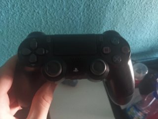 PS4 Slim Negra con cables y mandos