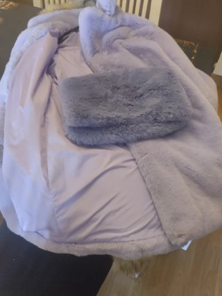 Abrigo Bershka Morado Talla L y bolso a juego