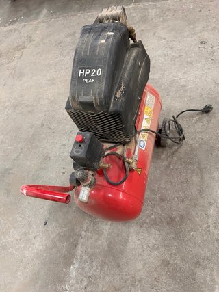 2 Compresores de Aire Portátiles Rojos