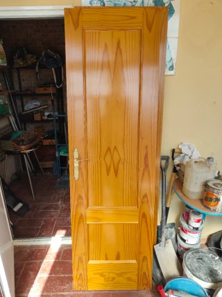 Puerta de pino 62.5cm ancho a derechas