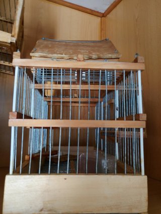 Jaula artesanal para pájaros