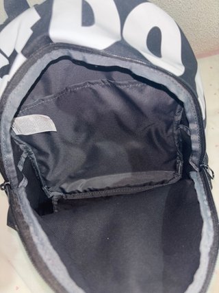 Mini mochila Nike negra con logo