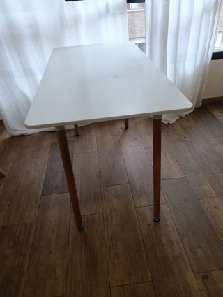 Mesa de comedor blanca