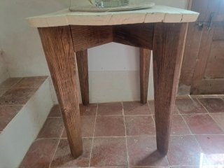Mesa rústica de madera maciza