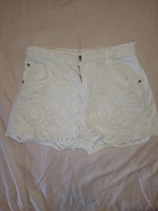 Pantalones cortos vaqueros blancos con encaje