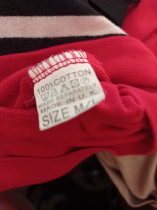 Sudadera Apparel Noir Roja con Capucha