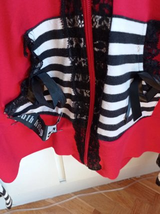Sudadera Apparel Noir Roja con Capucha