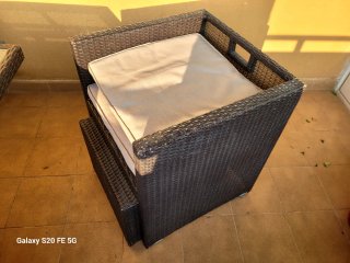 Mesa de jardín con sillas