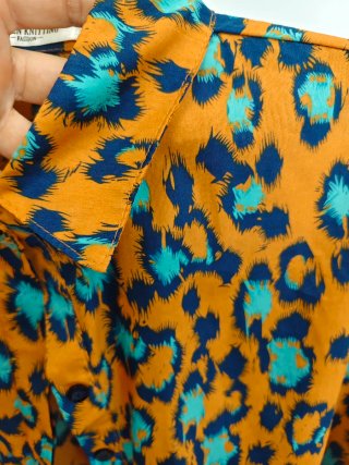 Blusa estampada naranja y turquesa Talla L