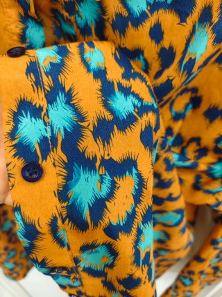 Blusa estampada naranja y turquesa Talla L
