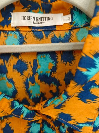 Blusa estampada naranja y turquesa Talla L
